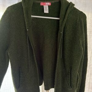 Lux Olive Green Knit Sweater with pockets and zipper. Very nice color